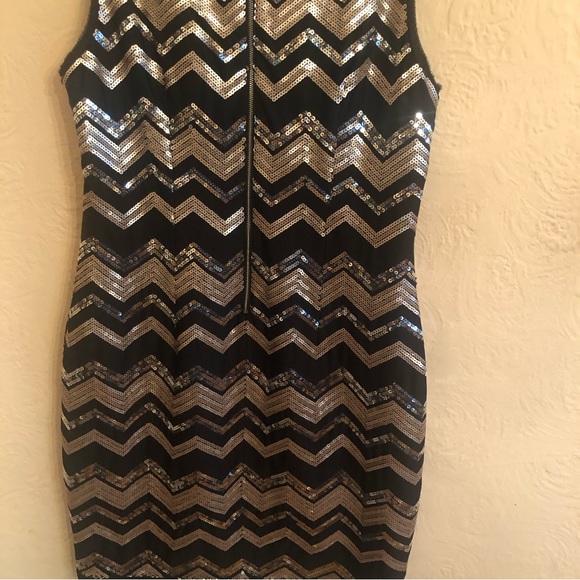 VINCE CAMUTO Sequined silver, matte gold chevron pattern dress - Picture 6 of 6